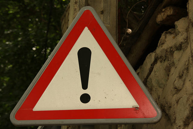 Blondinrikard Fröberg-Attention-Creative common