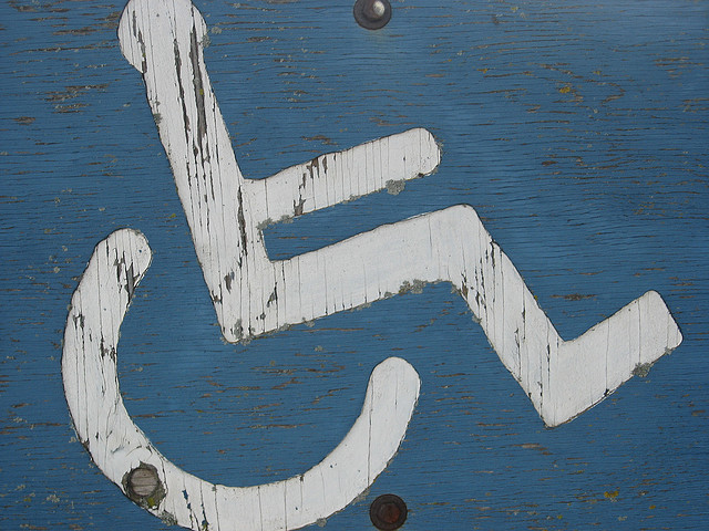 Handicap sign by Lauren(CC BY 2.0)