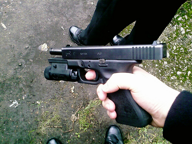 Izzard-Glock(CC BY-SA 2.0)