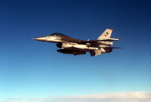 F-16C_Falcon_from_the_Turkish_Air_Force-domaine public