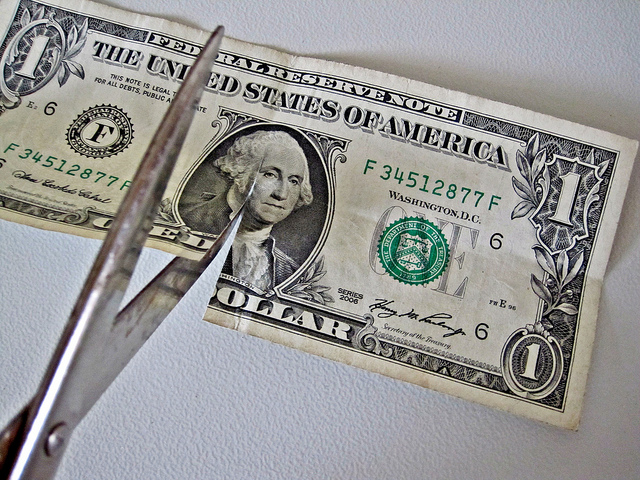 bill cut by scissors Images Money(CC BY 2.0)
