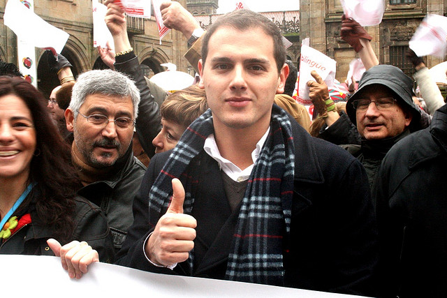 Espagne : les conservateurs négocient une coalition avec les libéraux de Ciudadanos Espagne : les conservateurs négocient une coalition avec les libéraux de Ciudadanos