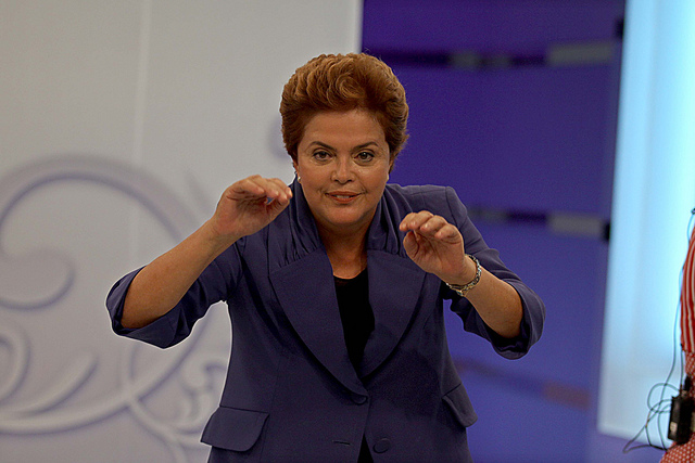 Alex Vieira-Dilma-(CC BY 2.0) A candidata Dilma Roussef do PT gravou uma entrevista com o apresentador Ratinho nos Estudios do SBT.