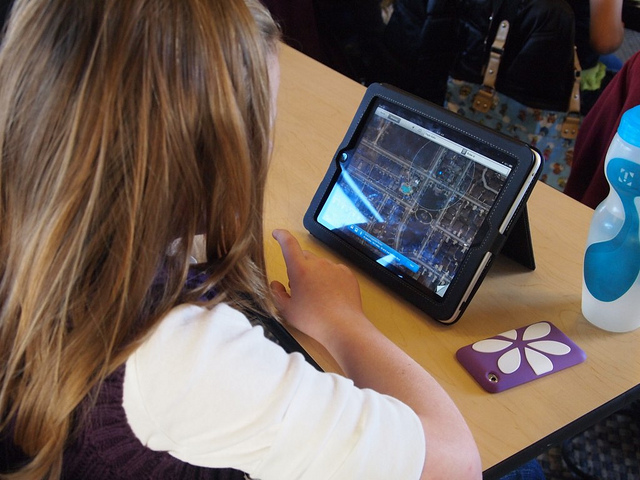 Brad Flickinger-student_Ipad_school(CC BY 2.0)