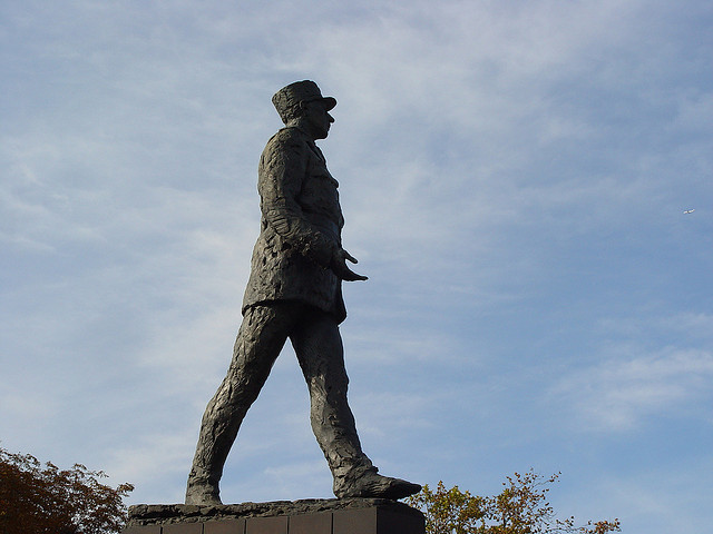 Statue of Charles de Gaulle Pars credits Tilemahos Efthimiadis (CC BY 2.0)