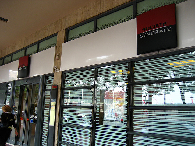 Une agence de la banque française Société Générale (Crédits : David Avoura King, licence CC-BY-ND 2.0), via Flickr.