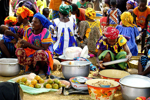 Alexandre Baron-weekly market(CC BY-NC-ND 2.0)