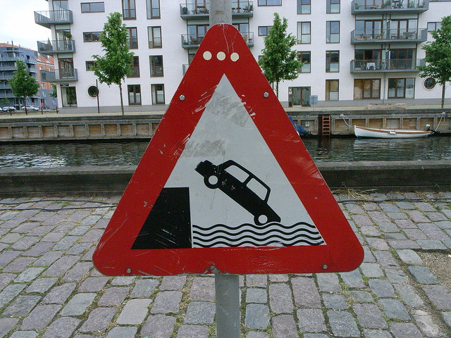 JulianBleecker-Drowning danger(CC BY-NC-ND 2.0)