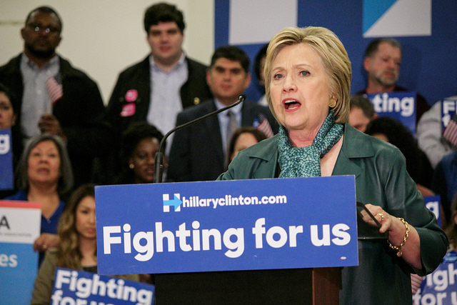 Hillary Clinton en campagne pour les primaires démocrates (Crédits Ronald Woan, licence CC-BY-NC 2.0)