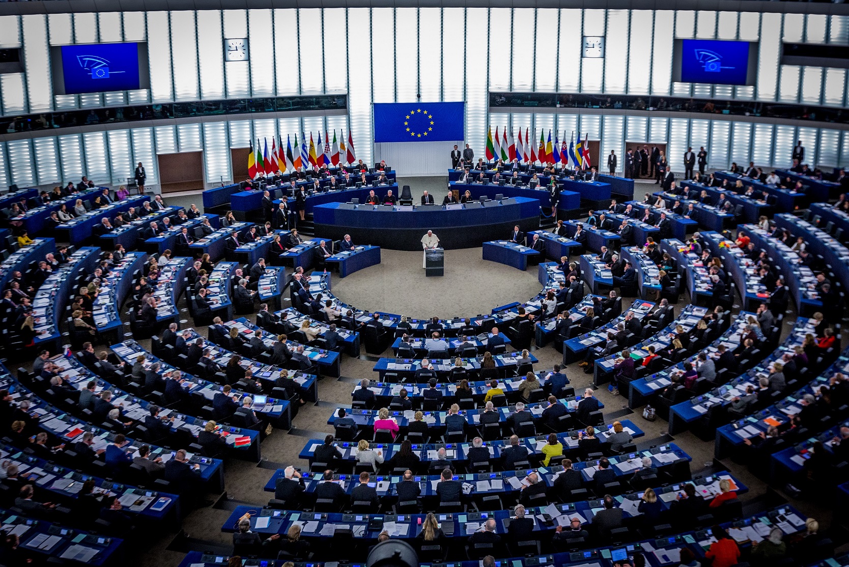 Nouvelle ENTP Autrichienne :) Parlement-europ%C3%A9en-de-Strasbourg-le-25-novembre-2014-lors-de-la-visite-du-Pape-Fran%C3%A7ois-Cr%C3%A9dits