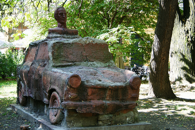 Trabant Monument (CC BY-NC-ND 2.0)