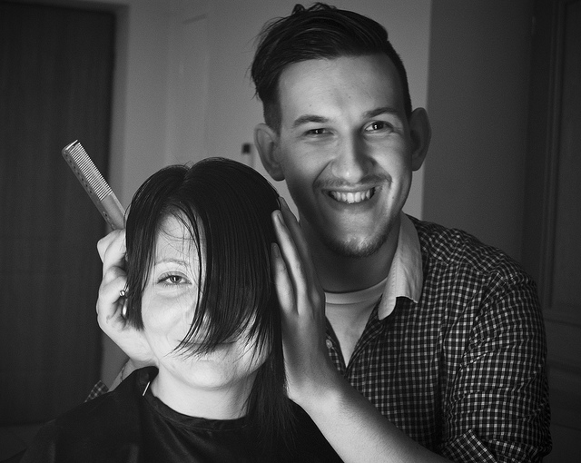Un coiffeur et son modèle Un coiffeur et son modèle