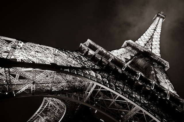 Tour Eiffel à Paris. Elle aurait été construite cinq fois plus vite avec l'impression 3D. Tour Eiffel à Paris. Elle aurait été construite cinq fois plus vite avec l'impression 3D.