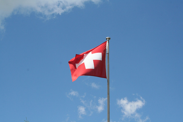 Pas un parti ne défend l'initiative populaire pour le service public en Suisse ! Pourtant, elle permettrait de remettre certaines choses à plat. Pas un parti ne défend l'initiative populaire pour le service public en Suisse ! Pourtant, elle permettrait de remettre certaines choses à plat.
