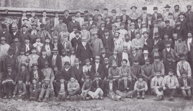 Un groupe d’ouvriers de la laverie, vers 1897