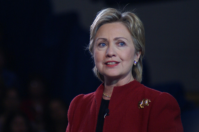 La campagne d'Hillary Clinton explose en plein vol