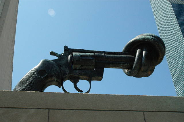 Pistolet tordu by Amaury Laporte(CC BY-NC 2.0)