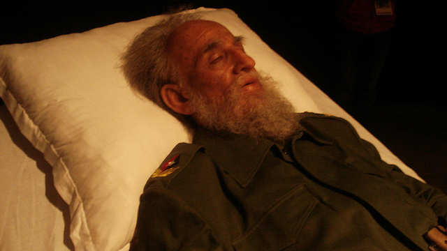 Fidel Castro n'est pas mort, les dictateurs sont immortels ! Fidel Castro n'est pas mort, les dictateurs sont immortels !