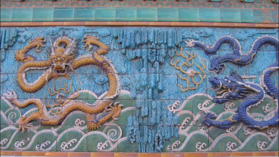 Mur des 9 dragons dans la Cité Interdite à Pékin, Chine (Crédits Gilad Rom, licence Creative Commons)