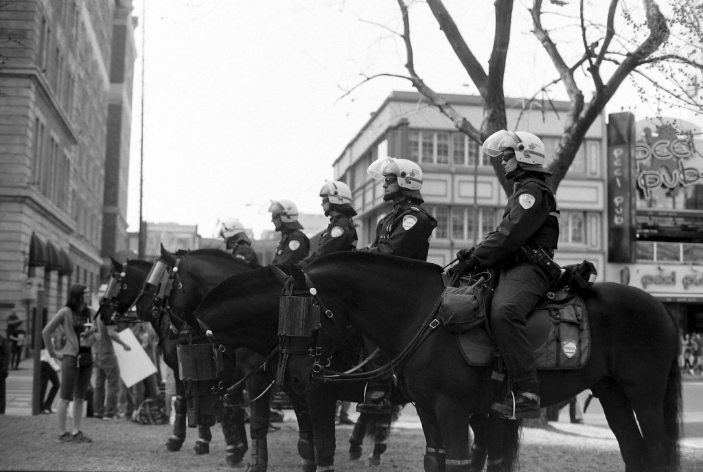 Police à cheval de Montréal à une manifestation en mars 2012