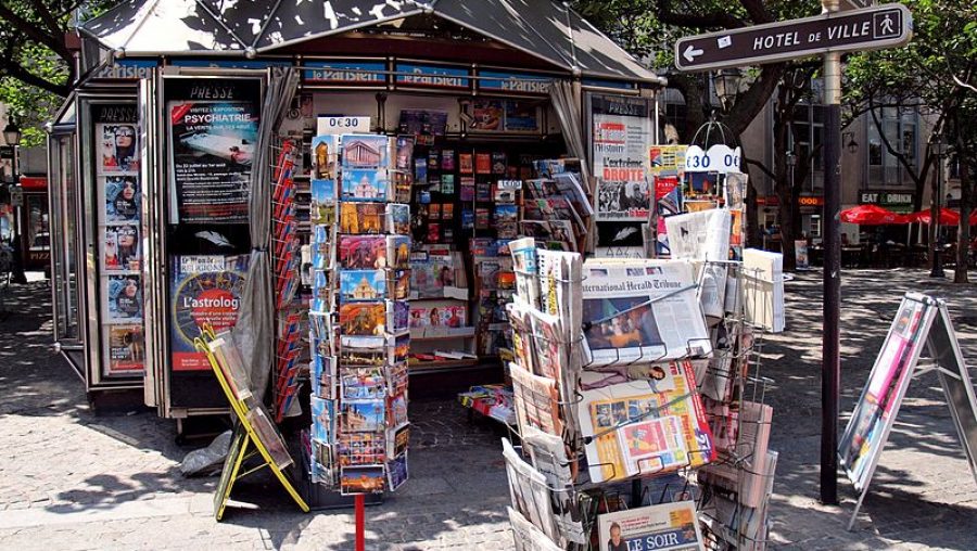 Journaux, presse, médias, kiosque, paris