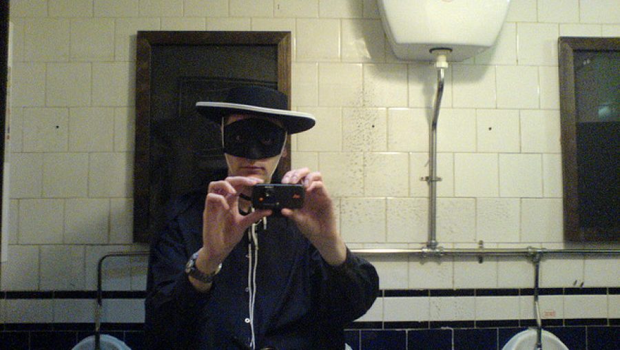 Zorro aux toilettes credits lint01 licence CC BY-NC-ND 2.0