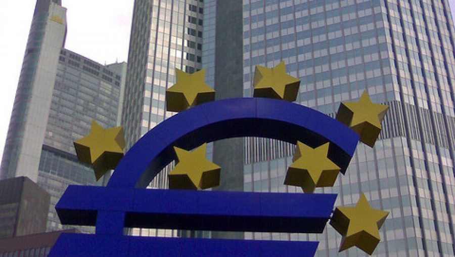 prix déflation Euro devant le siège de la BCE à Francfort