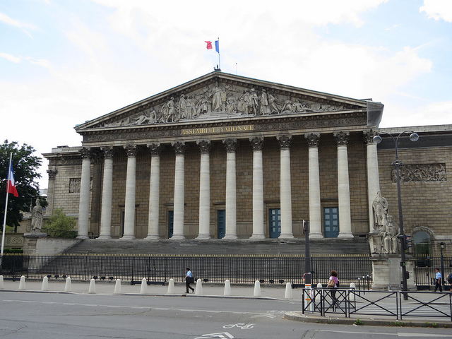 Les parlementaires sont-ils trop peu payés ?