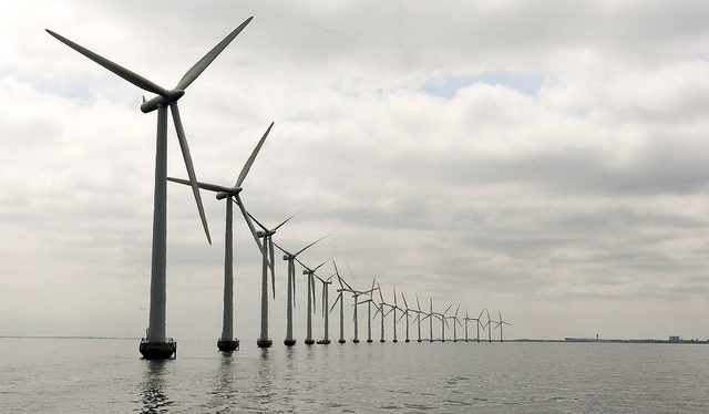 https://www.contrepoints.org/wp-content/uploads/2018/12/Middelgrunden-Offshore-Wind-Farm-in-Denmark-by-United-Nations-Photo-CC-BY-NC-ND-2.0--640x374.jpg
