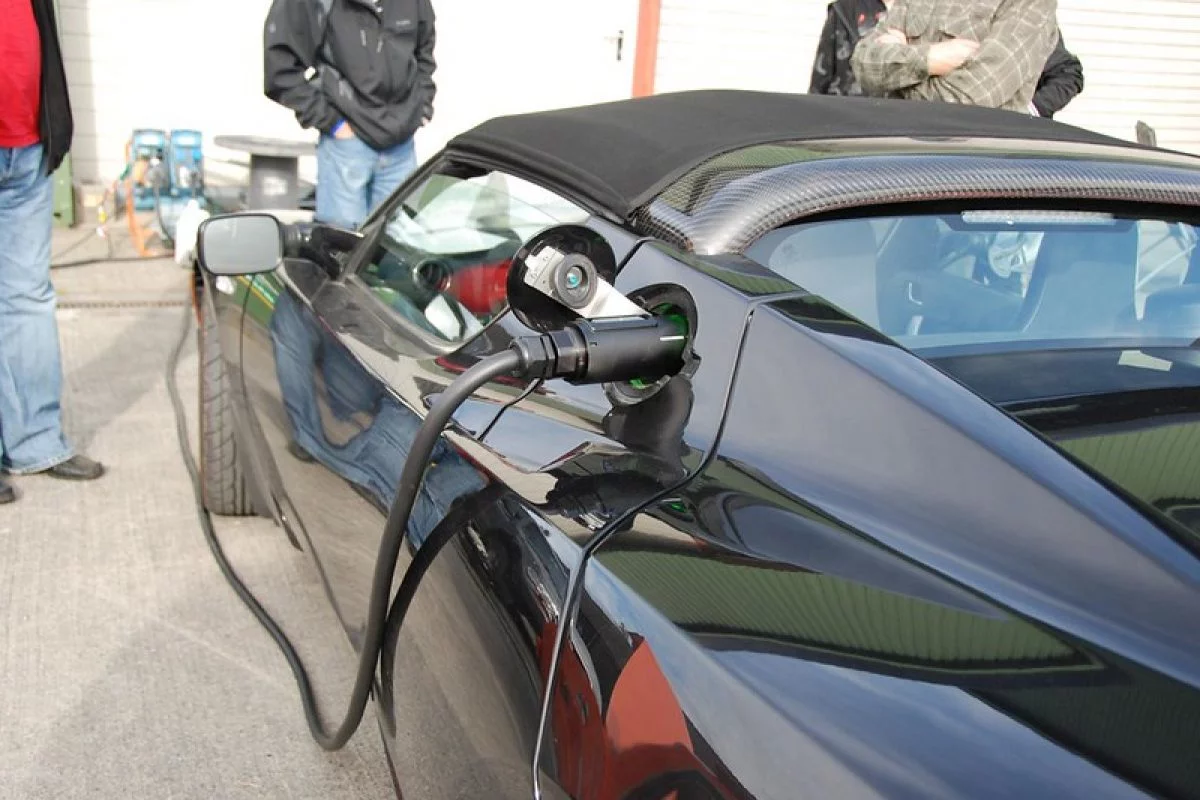 Tesla : comment sortir de la voiture quand la batterie est vide ?