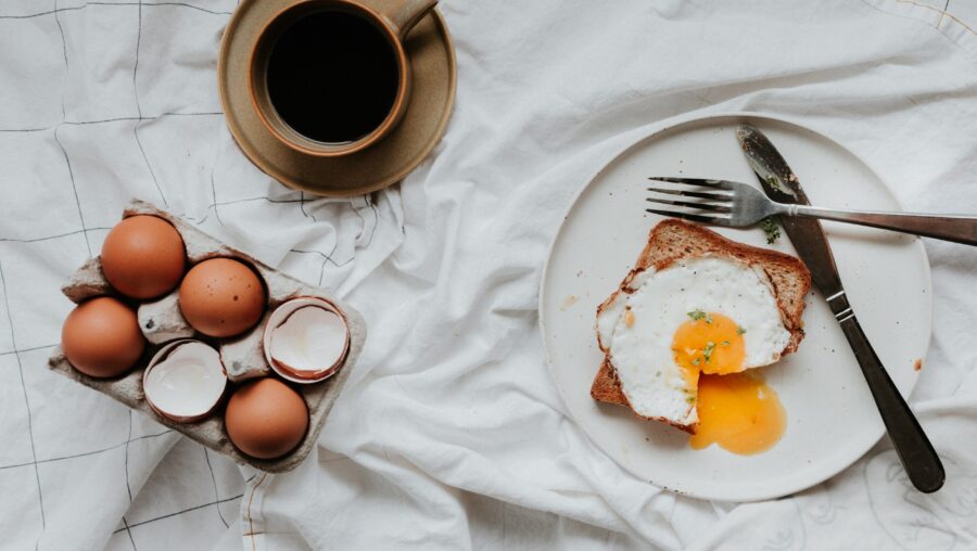 assiette de petit déjeuner