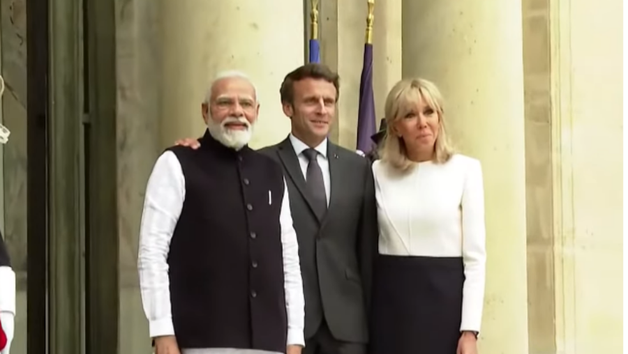 Screenshot 2023-07-13 at 10-40-10 (1) French President Emmanuel Macron receives PM Modi at Elysee in Paris - YouTube